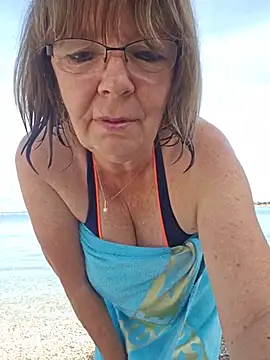 Mone_Liven Webbikameraesitys