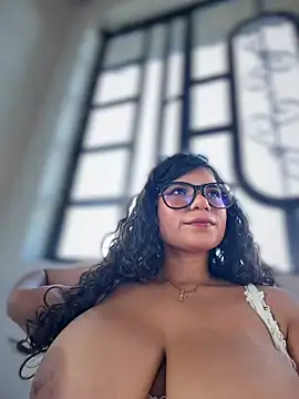 Pertunjukan Kamera Web Simone_Miller