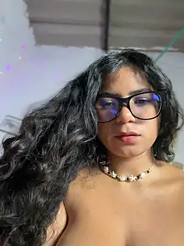 Simone_Miller Show in webcam