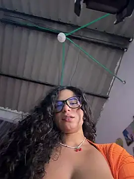 הופעת וובקאם של Simone_Miller