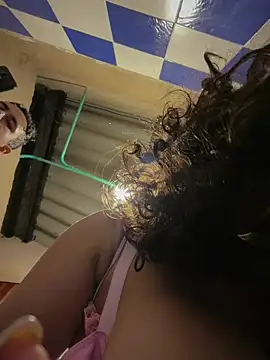 הופעת וובקאם של Simone_Miller