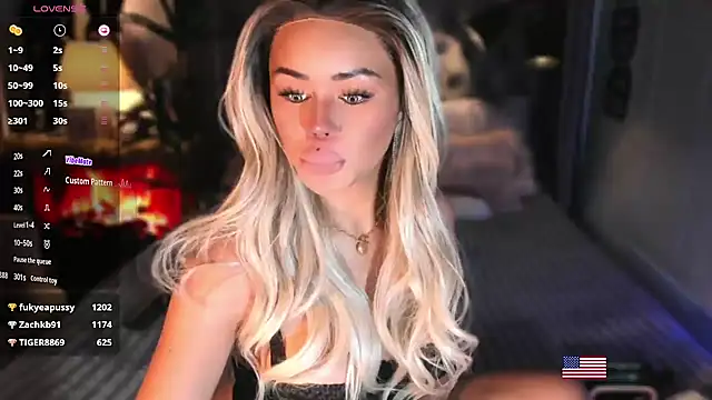 ZyraGoddes Show in webcam