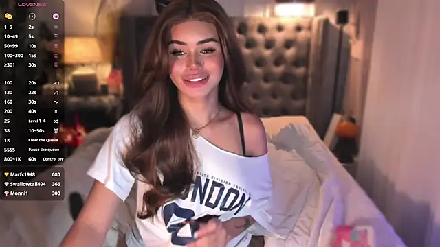 ParisianDoll Show in webcam