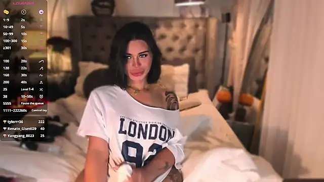 ParisianDolln Webbikameraesitys