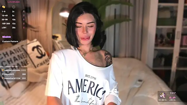 הופעת וובקאם של ParisianDoll