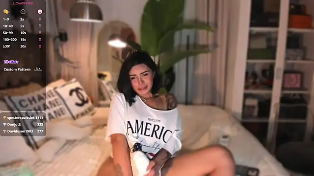 ParisianDoll Show Webcam