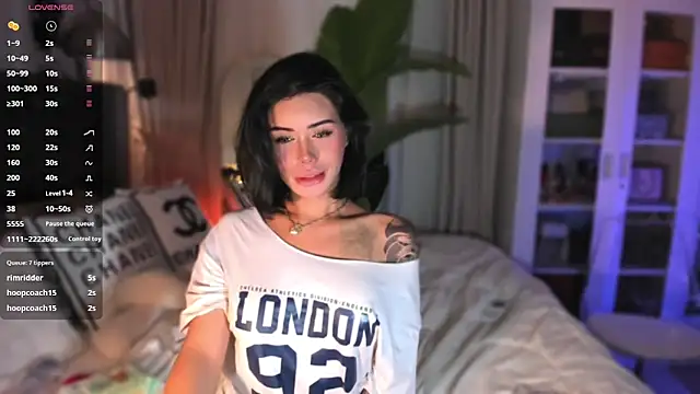 ParisianDoll: διαδικτυακό σόου στην κάμερα