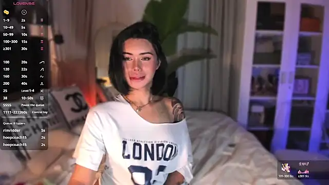 ParisianDoll: διαδικτυακό σόου στην κάμερα