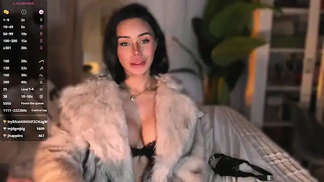 הופעת וובקאם של ParisianDoll