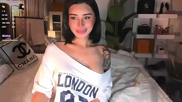 ParisianDoll Webcam-Show