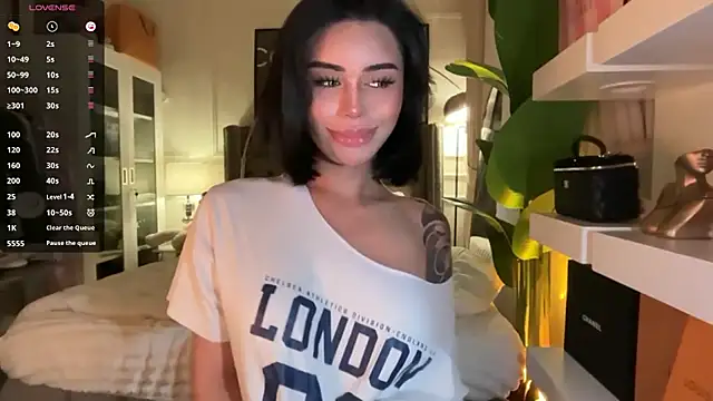 عرض كام ParisianDoll