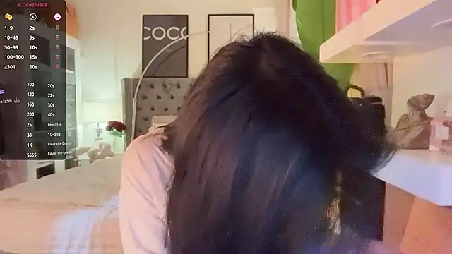 ParisianDoll Show in webcam
