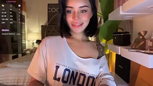 ParisianDoll Webcam Show