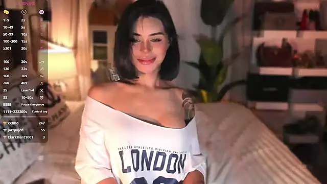 Pertunjukan Kamera Web ParisianDoll
