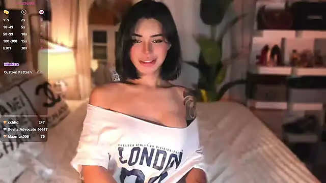 ParisianDoll Webcam show