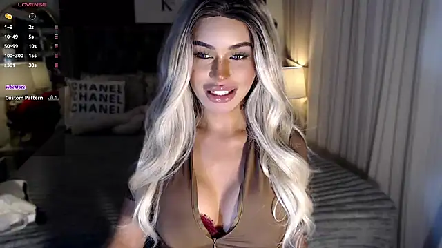 ParisianDoll Webcam Show
