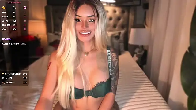 ParisianDoll: διαδικτυακό σόου στην κάμερα