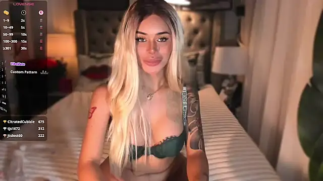 ParisianDoll's Webcam Show