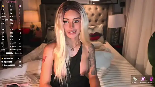 ParisianDoll Webcamshow