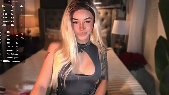 ParisianDoll Webcam show