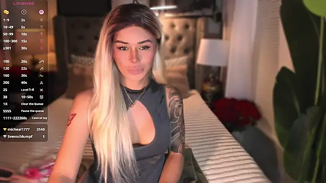 ParisianDoll's Webcam Show