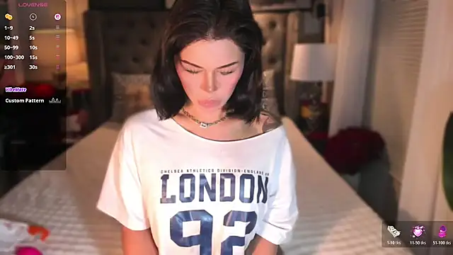 Show modela ParisianDoll na web-kameri