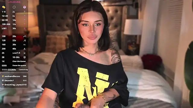 Show modela ParisianDoll na web-kameri