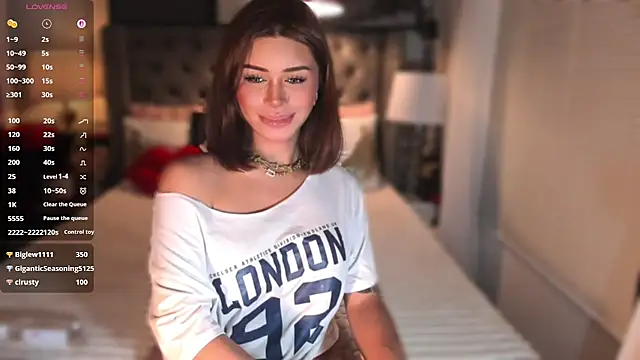 ParisianDoll Pertunjukan Webcam