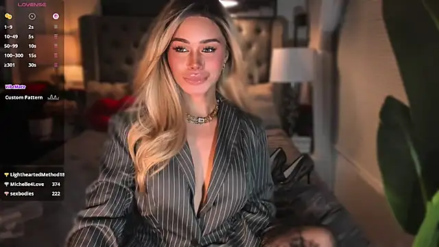 הופעת וובקאם של ParisianDoll