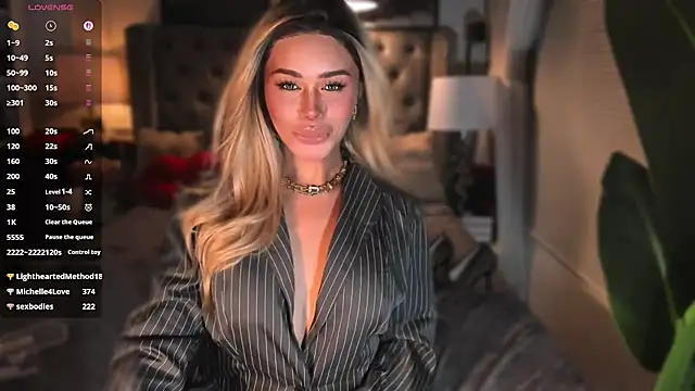 ParisianDoll's Webcam Show
