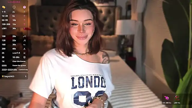Pertunjukan Kamera Web ParisianDoll