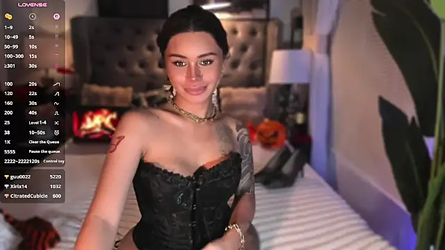 הופעת וובקאם של ParisianDoll