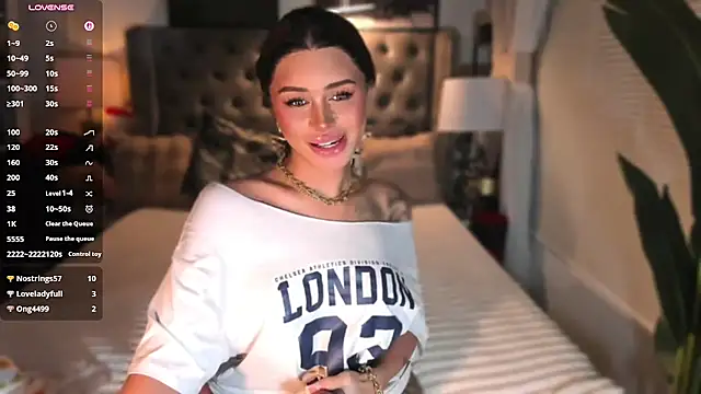عرض كام ParisianDoll