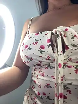 MiaJones21's Webcam Show