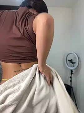 MiaJones21's Webcam Show