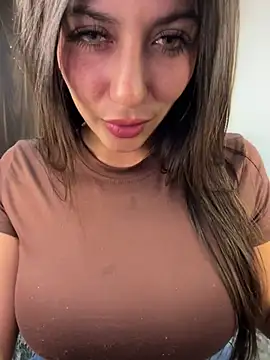 MiaJones21's Webcam Show