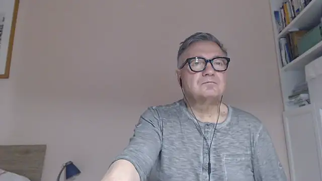 YOU6me: διαδικτυακό σόου στην κάμερα