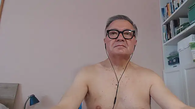 YOU6me: διαδικτυακό σόου στην κάμερα