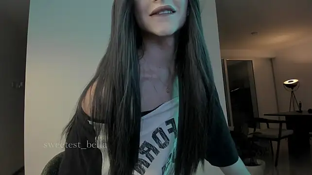 sweetest_bella Show in webcam