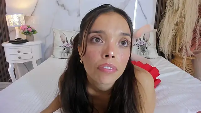 hannahill69 Adlı Modelin Canlı XXX Sohbeti