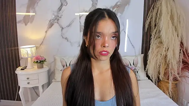 hannahill69 Adlı Modelin Canlı XXX Sohbeti