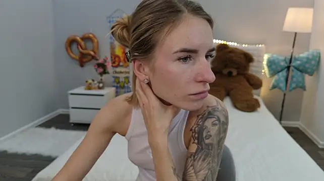 DeboraHorny 웹캠 쇼
