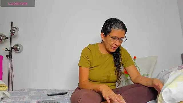 Keyla_Milf Pertunjukan Webcam