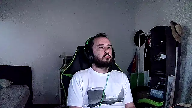 Jonathanagast Show in webcam