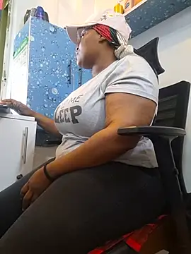 Goddess_of_Hearts Show in webcam