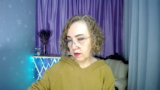 Show de queen_a_n_i na webcam