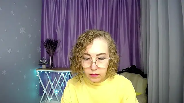 queen_a_n_i Show in webcam