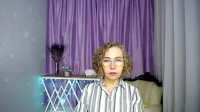 Show modela queen_a_n_i na web-kameri