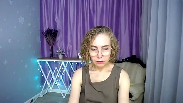 queen_a_n_i's Webcam Show