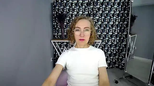 queen_a_n_i's Webcam Show